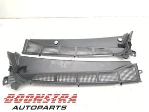 Gebruikte Paravent Opel Vivaro 2.0 Diesel 145 Prijs € 49,95 Inclusief btw aangeboden door Boonstra Autoparts