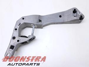 Gebruikte Versnellingsbak Steun BMW X5 (G05) xDrive50e 3.0 24V Prijs € 69,95 Inclusief btw aangeboden door Boonstra Autoparts