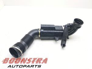 Gebruikte Luchtinlaat slang Mini Countryman (F60) 2.0 16V John Cooper Works ALL4 Prijs € 54,95 Inclusief btw aangeboden door Boonstra Autoparts