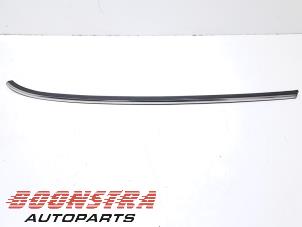 Gebruikte Carrosserielijst Mini Mini (F56) 2.0 16V John Cooper Works Prijs € 30,19 Inclusief btw aangeboden door Boonstra Autoparts