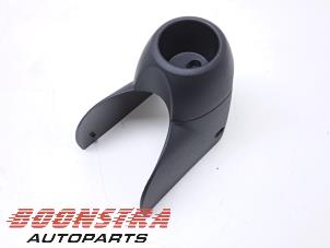 Gebruikte Bekerhouder Mini Mini (F56) 2.0 16V John Cooper Works Prijs € 30,19 Inclusief btw aangeboden door Boonstra Autoparts