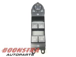 Gebruikte Elektrisch Raam Schakelaar Mazda 3 Sport (BP) 2.0 SkyActiv-X M Hybrid 16V Prijs € 74,95 Margeregeling aangeboden door Boonstra Autoparts