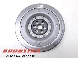 Gebruikte Vliegwiel dubbele massa Ford Puma 1.0 Ti-VCT EcoBoost mHEV 12V Prijs € 194,95 Margeregeling aangeboden door Boonstra Autoparts