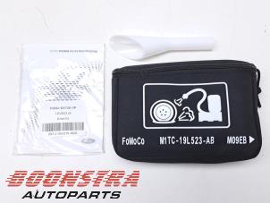 Gebruikte Gereedschap Set Ford Puma 1.0 Ti-VCT EcoBoost mHEV 12V Prijs € 39,95 Margeregeling aangeboden door Boonstra Autoparts