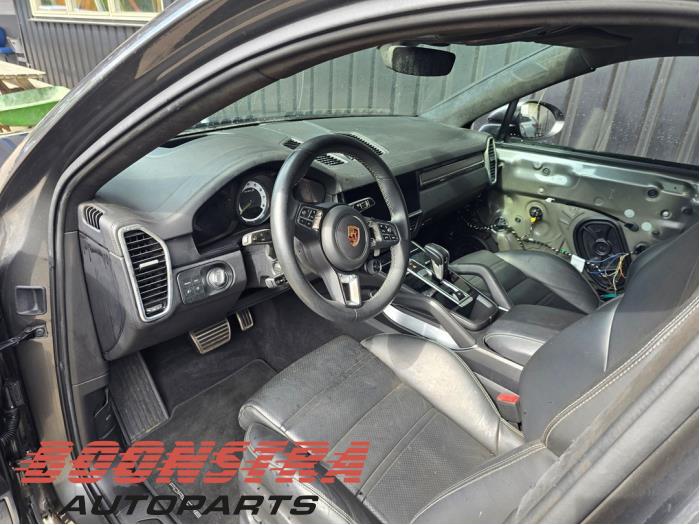 Gebruikte Head-up display Porsche Cayenne III (9YA) 4.0 V8 Turbo S 32V E-Hybrid Prijs € 995,00 Margeregeling aangeboden door Boonstra Autoparts