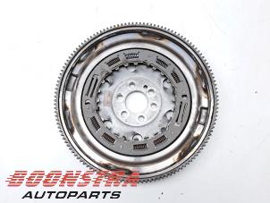 Gebruikte Vliegwiel dubbele massa Volkswagen Passat Variant (3G5) 1.5 TSI 16V Prijs € 84,95 Margeregeling aangeboden door Boonstra Autoparts