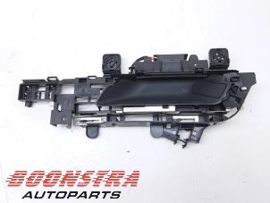 Gebruikte Portiergreep 4Deurs links-voor BMW iX (I20) xDrive40 77 kWh Prijs € 89,95 Margeregeling aangeboden door Boonstra Autoparts