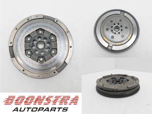 Gebruikte Dubbele massa vliegwiel Renault Trafic (1FL/2FL/3FL/4FL) 2.0 dCi 16V 110 Prijs € 240,73 Inclusief btw aangeboden door Boonstra Autoparts