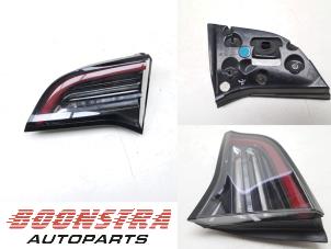 Gebruikte Achterlicht rechts Tesla Model 3 Long Range AWD 75 kWh Prijs € 144,95 Margeregeling aangeboden door Boonstra Autoparts