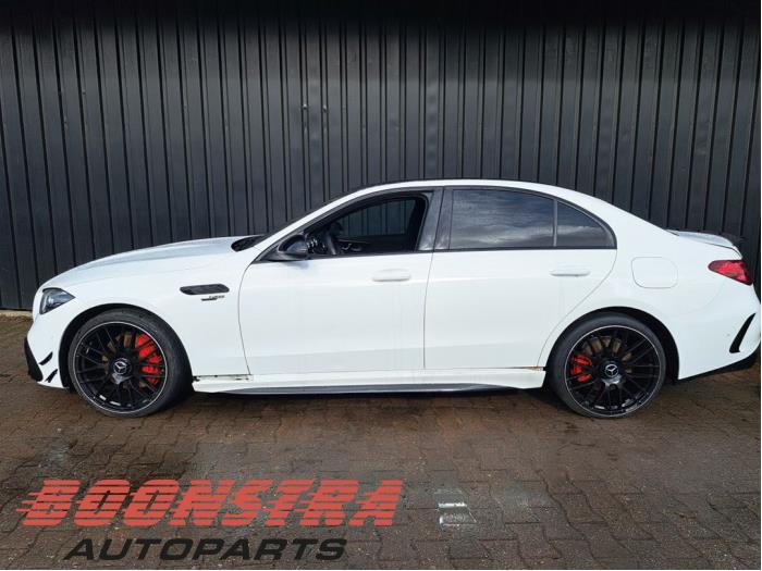 Gebruikte Tussenas Mercedes C (W206) C-300 e 2.0 Turbo Prijs € 395,00 Margeregeling aangeboden door Boonstra Autoparts