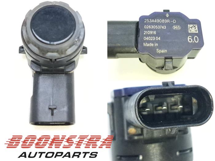 Gebruikte PDC Sensor Renault Megane IV Estate (RFBK) 1.3 TCE 160 16V Prijs € 24,95 Margeregeling aangeboden door Boonstra Autoparts