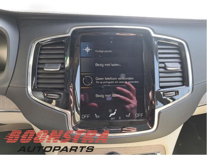 Gebruikte Display Interieur Volvo XC90 II 2.0 T8 16V Twin Engine AWD Prijs € 649,00 Margeregeling aangeboden door Boonstra Autoparts