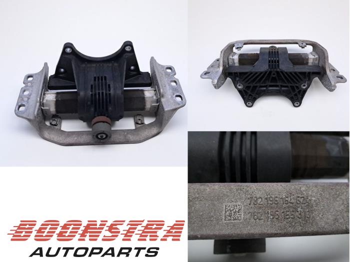 Gebruikte Versnellingsbak Steun Mercedes C (W206) C-300 e 2.0 Turbo Prijs € 179,95 Margeregeling aangeboden door Boonstra Autoparts