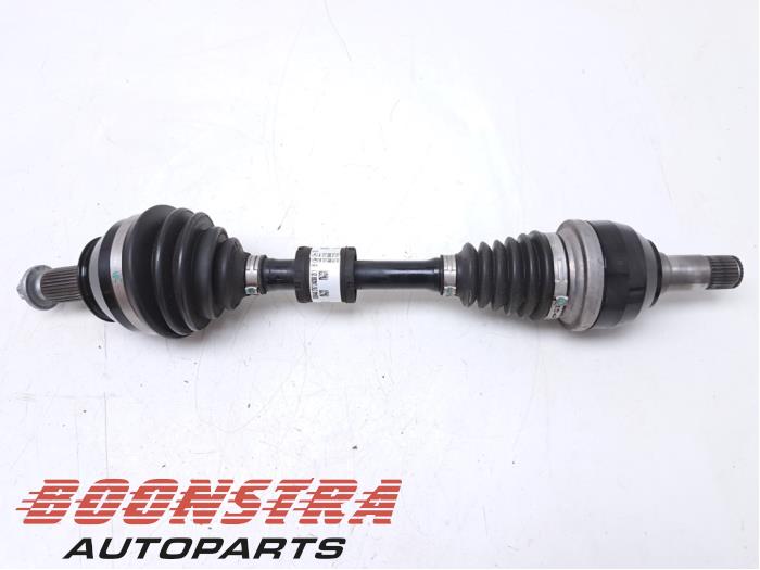 Gebruikte Aandrijfas links-voor Mercedes A Limousine (177.1) 1.3 A-180 Turbo Mild Hybrid Prijs € 279,95 Margeregeling aangeboden door Boonstra Autoparts