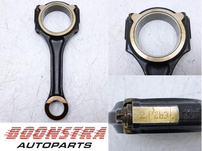 Gebruikte Drijfstang Mercedes C (W206) C-300 e 2.0 Turbo Prijs € 74,95 Margeregeling aangeboden door Boonstra Autoparts