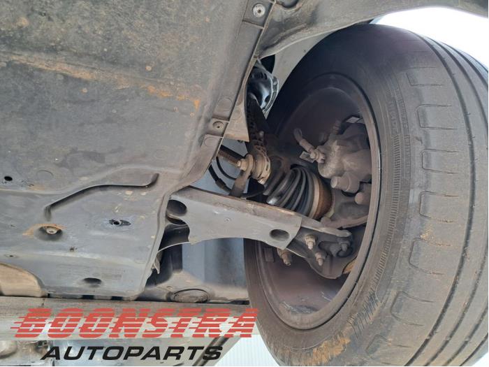 Gebruikte Steekas links-voor Volkswagen T-Cross 1.0 TSI 115 12V Prijs € 395,00 Margeregeling aangeboden door Boonstra Autoparts