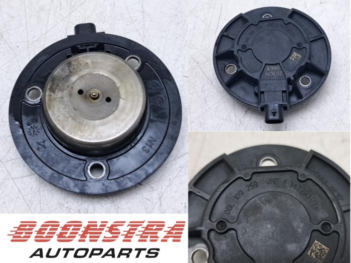 Gebruikte Nokkenas Sensor Volkswagen Golf VII (AUA) 2.0 R 4Motion 16V Prijs € 24,95 Margeregeling aangeboden door Boonstra Autoparts
