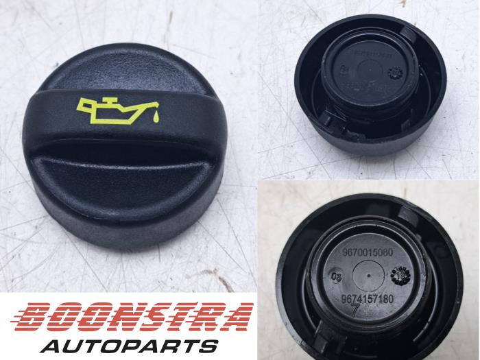 Gebruikte Oliedop Toyota ProAce City 1.2 VVT-i 130 Prijs € 24,95 Margeregeling aangeboden door Boonstra Autoparts