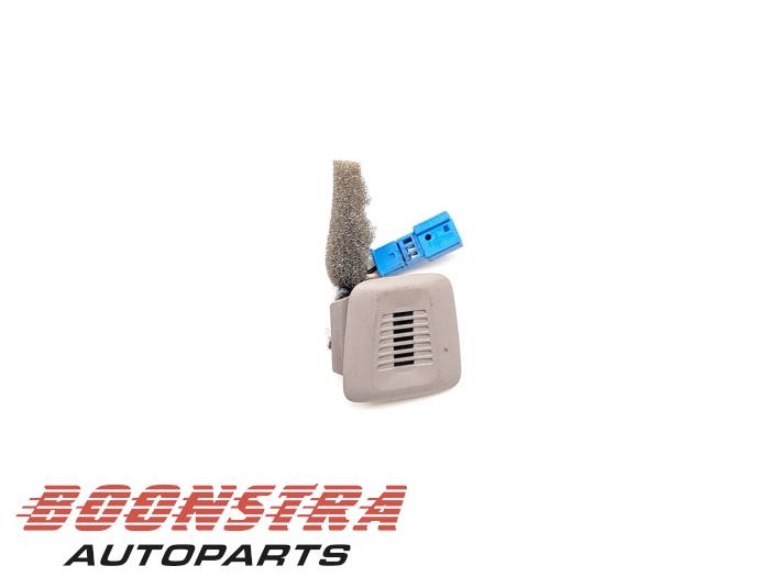Gebruikte Microfoon (diversen) BMW 5 serie Touring (F11) 520d 16V Prijs € 11,00 Margeregeling aangeboden door Boonstra Autoparts
