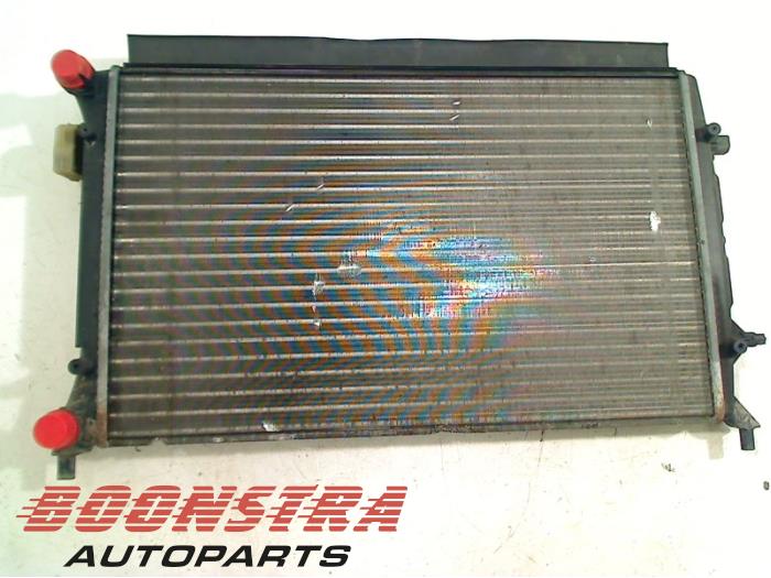 Gebruikte Radiateur Volkswagen Golf VI Variant (AJ5/1KA) 1.6 Prijs € 29,95 Margeregeling aangeboden door Boonstra Autoparts