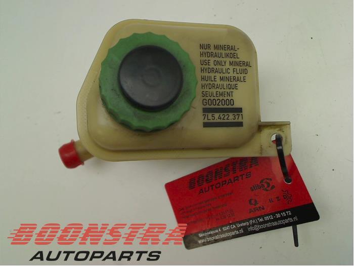 Gebruikte Servo Oliereservoir Porsche Cayenne (9PA) 4.8 V8 32V S Prijs € 24,95 Margeregeling aangeboden door Boonstra Autoparts