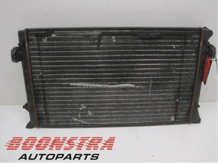 Gebruikte Radiateur Volkswagen Golf V (1K1) 1.6 FSI 16V Prijs € 29,95 Margeregeling aangeboden door Boonstra Autoparts