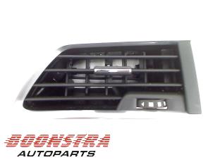 Gebruikte Luchtrooster Dashboard Peugeot 508 (8D) 2.0 Hybrid4 16V Prijs € 24,95 Margeregeling aangeboden door Boonstra Autoparts