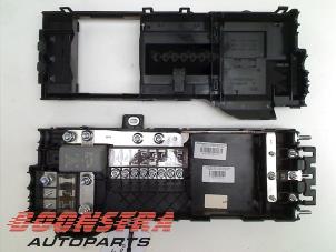 Gebruikte Zekeringkast Ford Transit 2.2 TDCi 16V Prijs € 71,33 Inclusief btw aangeboden door Boonstra Autoparts