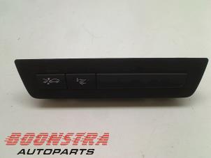 Gebruikte Schakelaar BMW 5 serie (F10) 535d xDrive 24V Prijs € 24,95 Margeregeling aangeboden door Boonstra Autoparts