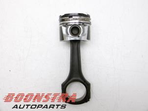 Gebruikte Drijfstang Mercedes ML I (163) 400 4.0 CDI V8 32V Prijs € 36,75 Margeregeling aangeboden door Boonstra Autoparts