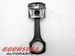 Gebruikte Drijfstang Mercedes ML I (163) 400 4.0 CDI V8 32V Prijs € 36,75 Margeregeling aangeboden door Boonstra Autoparts