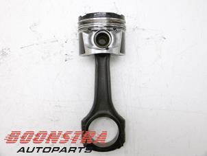 Gebruikte Drijfstang Mercedes ML I (163) 400 4.0 CDI V8 32V Prijs € 36,75 Margeregeling aangeboden door Boonstra Autoparts