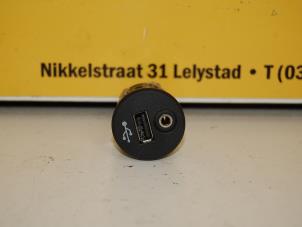 Gebruikte AUX/USB aansluiting Nissan Juke (F15) 1.5 dCi Prijs € 25,00 Margeregeling aangeboden door Autobedrijf van der Feer