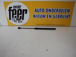 Gebruikte Kofferdekseldemper links-achter Opel Astra H (L48) 1.7 CDTi 16V Prijs € 12,50 Margeregeling aangeboden door Autobedrijf van der Feer