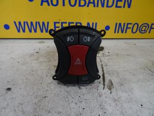 Gebruikte Gevarenlicht Schakelaar Fiat Doblo Cargo (223) 1.3 D 16V Multijet DPF Prijs € 12,50 Margeregeling aangeboden door Autobedrijf van der Feer