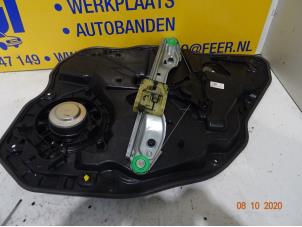 Gebruikte Ruitmechaniek 4Deurs links-achter Volvo V70 (BW) 2.0 D2 Geartronic 16V Prijs € 100,00 Margeregeling aangeboden door Autobedrijf van der Feer