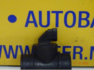 Gebruikte Luchthoeveelheidsmeter Opel Astra H (L48) 1.6 16V Twinport Prijs € 40,00 Margeregeling aangeboden door Autobedrijf van der Feer