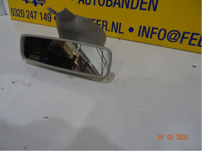 Spiegel binnen van een Renault Captur (2R) 0.9 Energy TCE 12V 2013