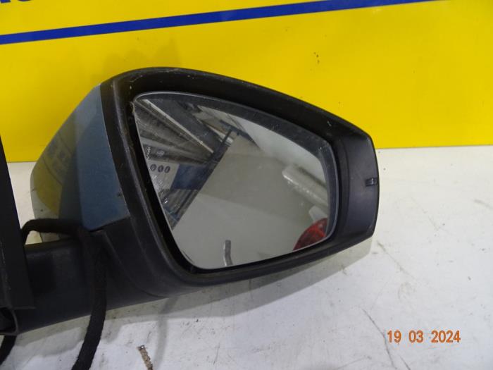 Buitenspiegel rechts van een Volkswagen Polo V (6R) 1.2 TDI 12V BlueMotion 2010