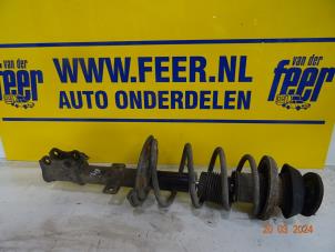 Gebruikte Schokdemperpoot rechts-voor Opel Agila (B) 1.0 12V Prijs € 35,00 Margeregeling aangeboden door Autobedrijf van der Feer