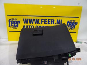Gebruikte Dashboardkastje Opel Astra J Sports Tourer (PD8/PE8/PF8) 1.3 CDTI 16V ecoFlex Prijs € 20,00 Margeregeling aangeboden door Autobedrijf van der Feer