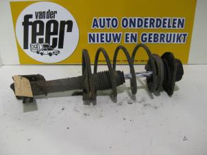 Gebruikte Veerpoot links-voor Fiat Brava (182B) 1.6 16V Prijs € 27,50 Margeregeling aangeboden door Autobedrijf van der Feer