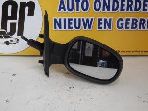 Gebruikte Buitenspiegel rechts Renault Clio II Societe (SB) 1.5 dCi 65 Prijs € 22,50 Margeregeling aangeboden door Autobedrijf van der Feer