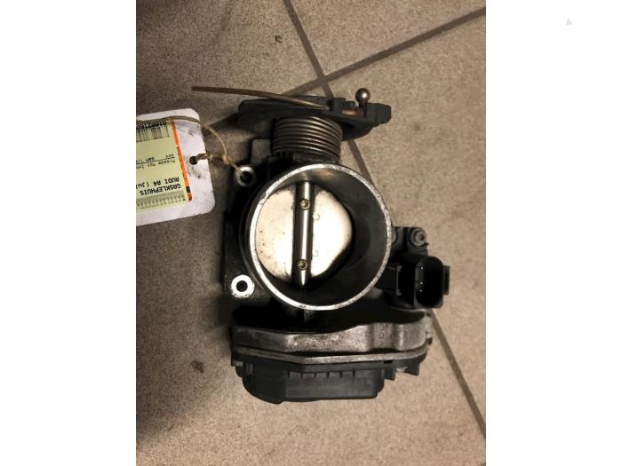 Gebruikte Gasklephuis Audi A4 Avant (B5) 1.8 20V Prijs € 52,50 Margeregeling aangeboden door Autosloperij Pieper BV