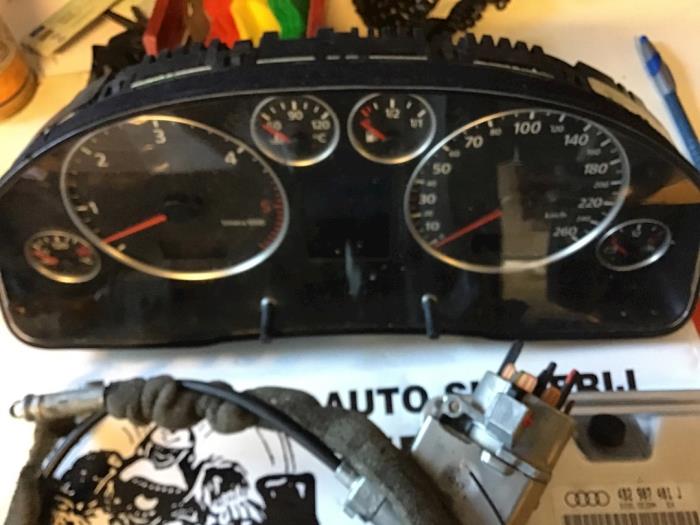 Gebruikte Kontaktslot + computer Audi A6 Avant Quattro (C5) 2.5 TDI V6 24V Prijs € 105,00 Margeregeling aangeboden door Autosloperij Pieper BV