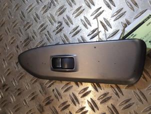 Gebruikte Schakelaar Elektrisch Raam Mitsubishi Lancer Wagon (CS/CT) 1.6 16V Prijs € 10,50 Margeregeling aangeboden door Autosloperij Pieper BV