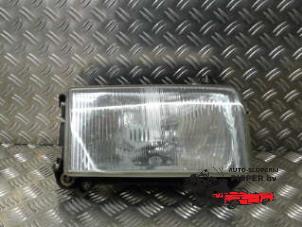 Gebruikte Rechter Koplamp Volkswagen Transporter/Caravelle T4 2.4 D Prijs € 36,75 Margeregeling aangeboden door Autosloperij Pieper BV