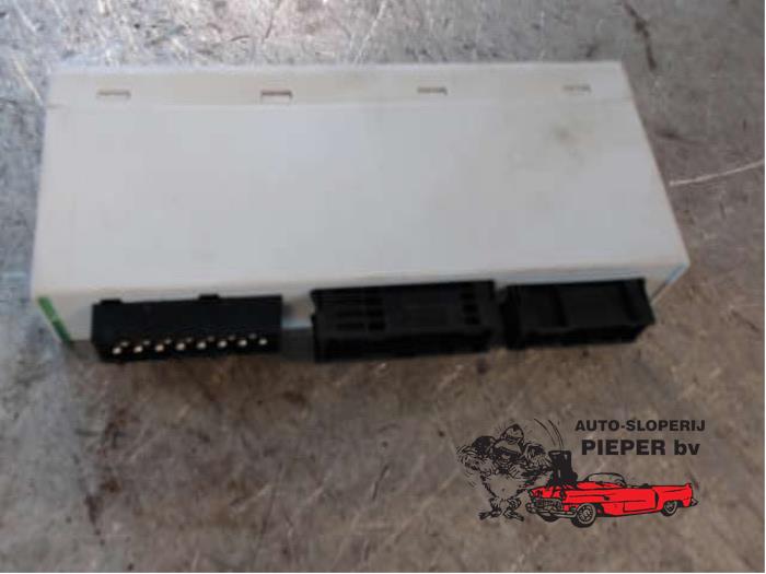 Gebruikte Bodycontrol Module BMW 3 serie (E46/4) 318i 16V Prijs € 36,75 Margeregeling aangeboden door Autosloperij Pieper BV