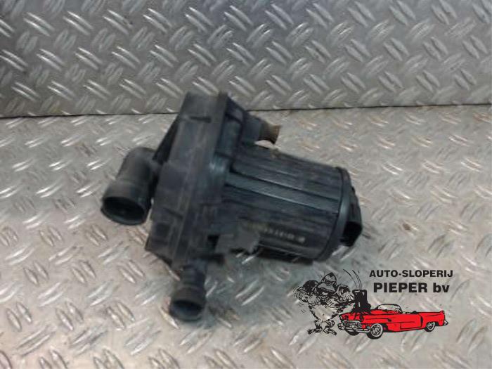 Luchtpomp Uitlaatgas van een Renault Clio II (BB/CB) 1.6 RN, RT 1999