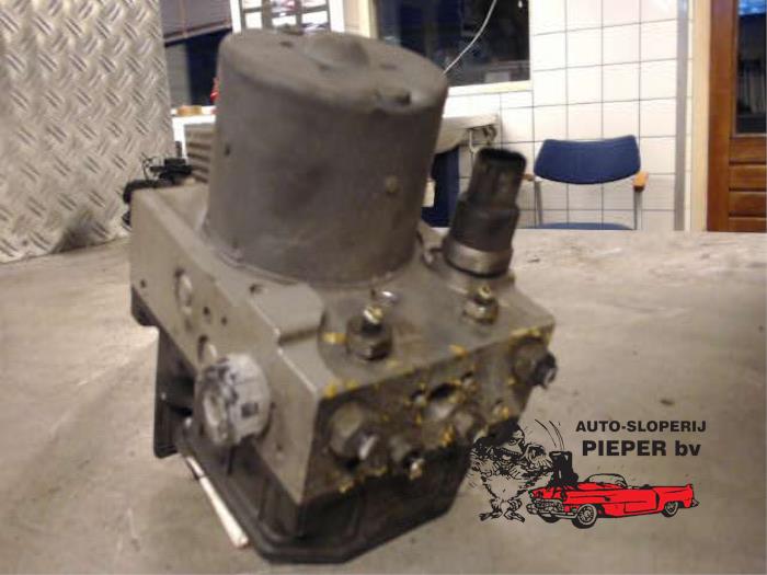 Gebruikte ABS Pomp Alfa Romeo 147 (937) 2.0 Twin Spark 16V Prijs € 78,75 Margeregeling aangeboden door Autosloperij Pieper BV